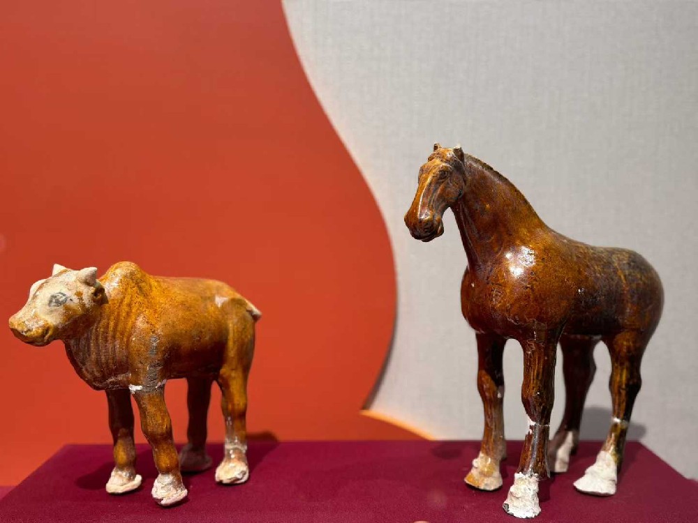 隋唐洛阳城应天门“应天长歌·丝路釉彩”洛阳唐三彩文物展展陈案例